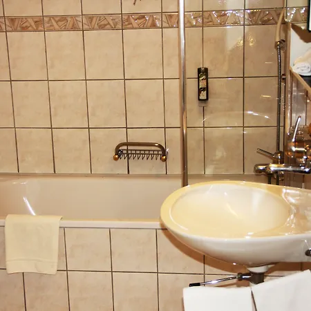 艾格尔布里克酒店 3*